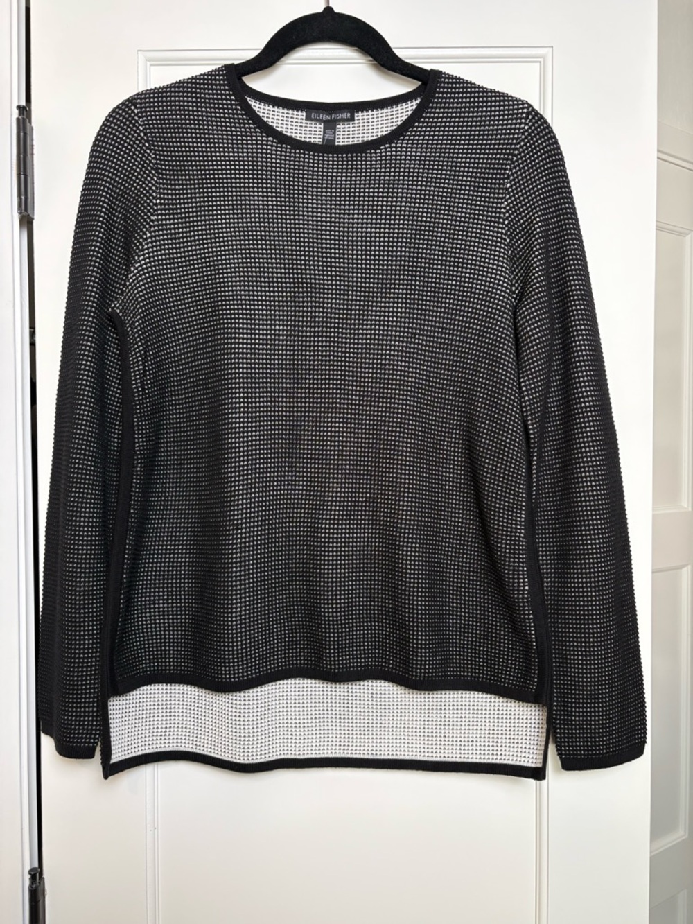 NWT Eileen Fisher Black/White Crew Neck Textured Top (XXS)